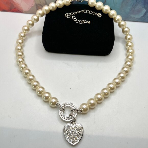 Avon Gloria Pearlesque Heart Charm Necklace - Picture 1 of 4
